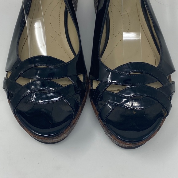 Tahari New Black Patent Steffi Wedge Sandal - Picture 3 of 6